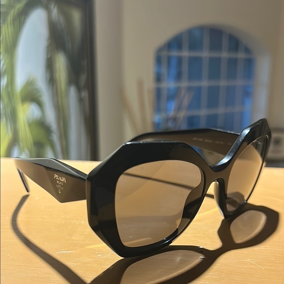 Prada Black Oversized Cat-Eye Glasses - Picture 1 of 13